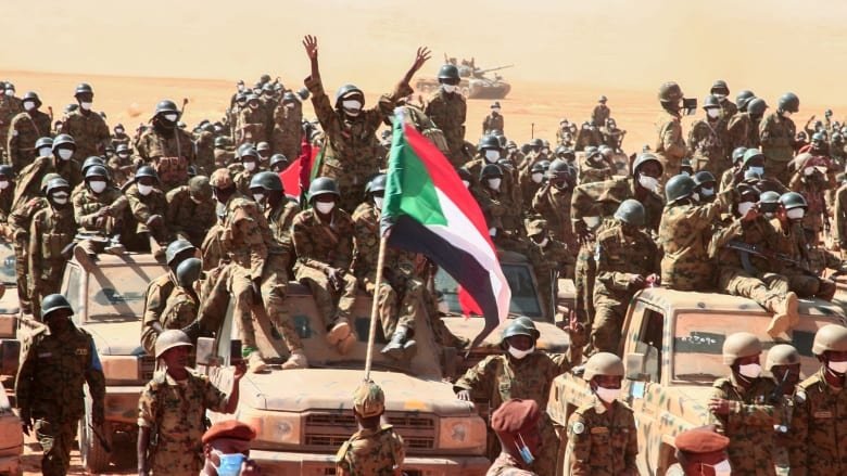 الجيش السوداني يُحرر عشرات الأسرى المدنيين والعسكريين من معتقلات الــ.ـدعم السريع